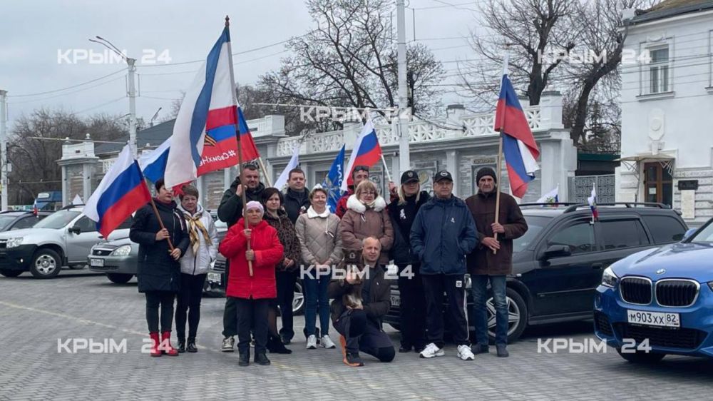 Автопробег в честь 11-летия возвращения Крыма на Родину прошёл в Евпатории Автопробег в честь 11-летия возвращения Крыма на Родину прошёл в Евпатории