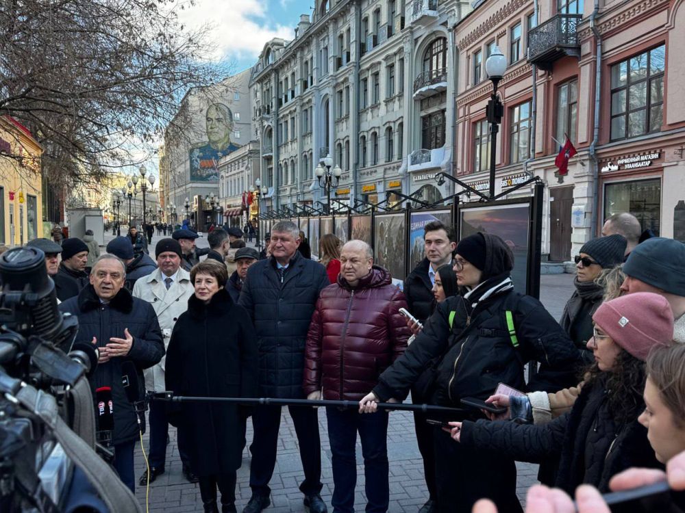 Екатерина Алтабаева: Сегодня приняла участие в открытии фотовыставки, посвященной одиннадцатой годовщине воссоединения Севастополя и Крыма с Россией Екатерина Алтабаева: Сегодня приняла участие в открытии фотовыставки, посвященной одиннадцатой годовщине воссоединения Севастополя и Крыма с Россией