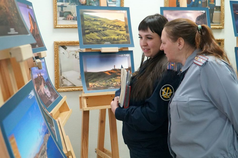 В УФСИН России по Алтайскому краю открылась фотовыставка, посвященная воссоединению Крыма и Севастополя с Россией 2 В УФСИН России по Алтайскому краю открылась фотовыставка, посвященная воссоединению Крыма и Севастополя с Россией 2