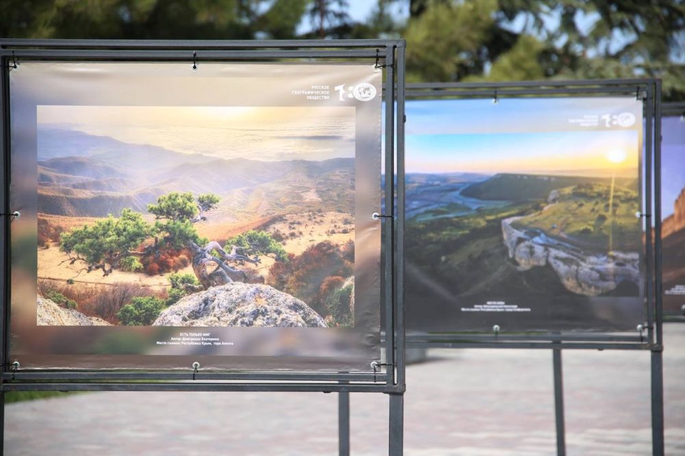 В Бахчисарае открылась фотовыставка в честь 11-й годовщины воссоединения Крыма с Россией В Бахчисарае открылась фотовыставка в честь 11-й годовщины воссоединения Крыма с Россией