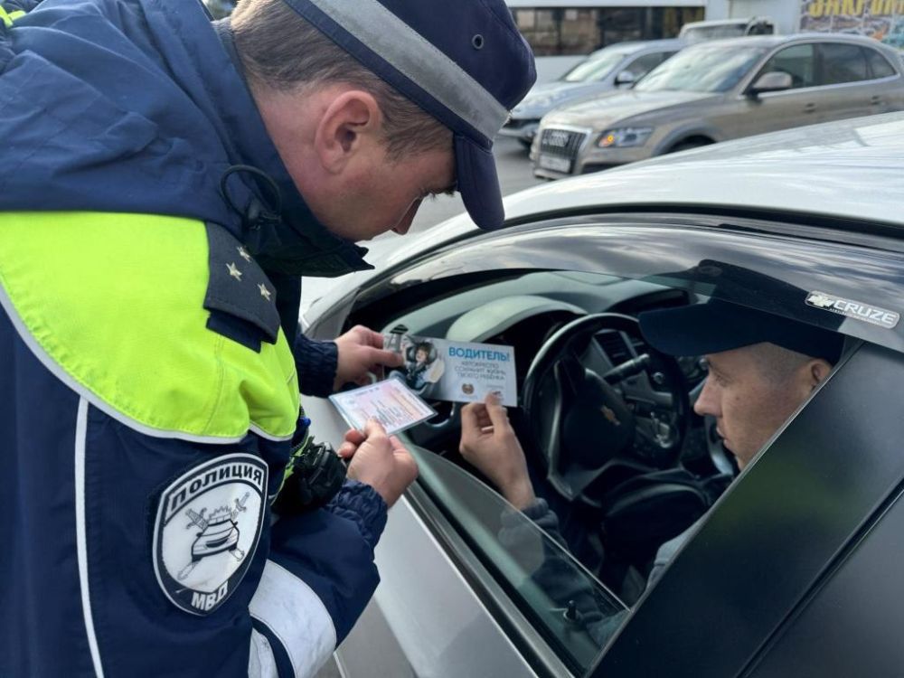 В крымской столице сотрудники Госавтоинспекции провели профилактическую акцию «Автокресло спасает жизнь» В крымской столице сотрудники Госавтоинспекции провели профилактическую акцию «Автокресло спасает жизнь»