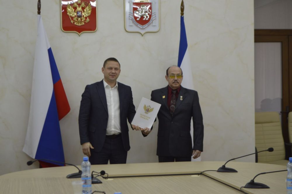 В Министерстве образования, науки и молодежи Республики Крым состоялось награждение педагогов и сотрудников образовательных учреждений, приуроченное к Дню воссоединения Крыма с Россией В Министерстве образования, науки и молодежи Республики Крым состоялось награждение педагогов и сотрудников образовательных учреждений, приуроченное к Дню воссоединения Крыма с Россией