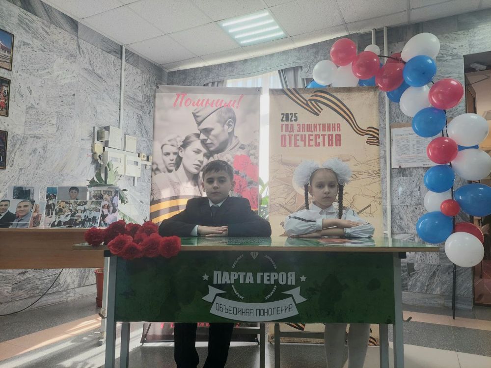 В школе № 42 имени Эшрефа Шемьи-заде открыли "Парту Героя" в честь бойца спецоперации Зенура Абдуразакова В школе № 42 имени Эшрефа Шемьи-заде открыли "Парту Героя" в честь бойца спецоперации Зенура Абдуразакова