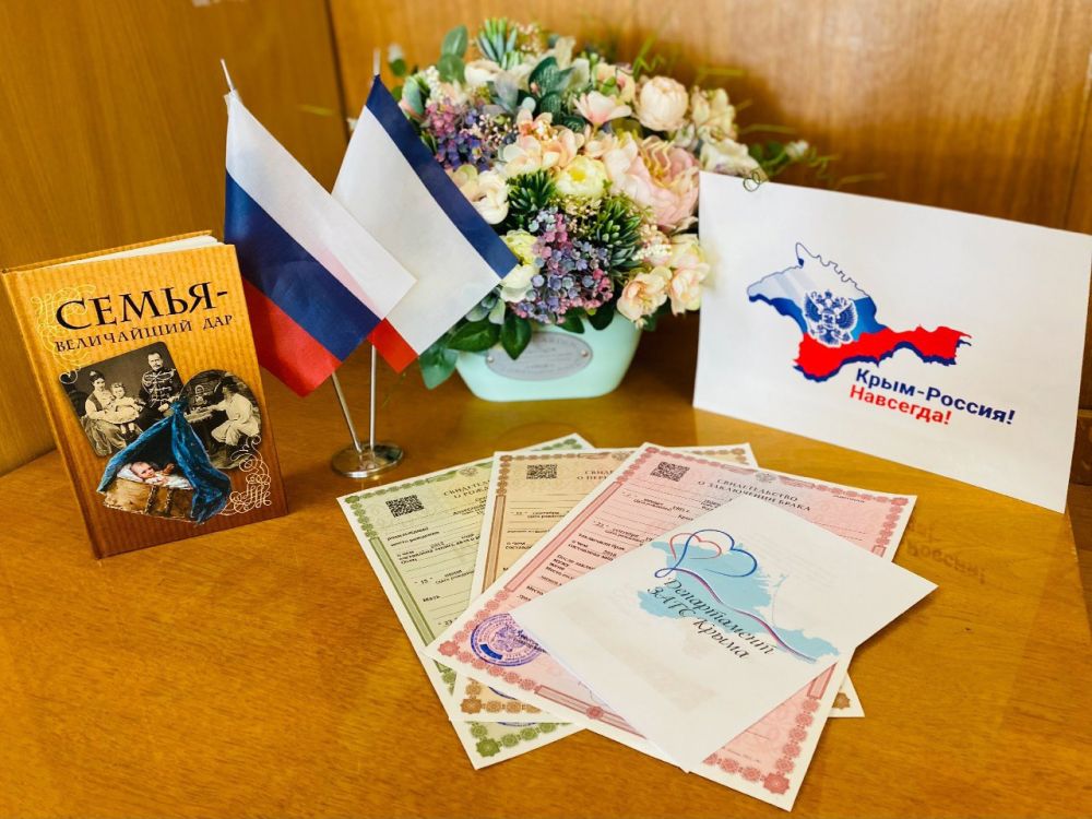 11 лет День Воссоединения Крыма с Россией является символом исполнения мечты крымчан о возвращении полуострова в «родную гавань» 11 лет День Воссоединения Крыма с Россией является символом исполнения мечты крымчан о возвращении полуострова в «родную гавань»