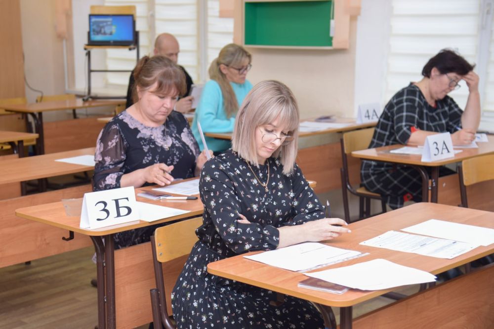 В Евпатории родители сдали ЕГЭ В Евпатории родители сдали ЕГЭ