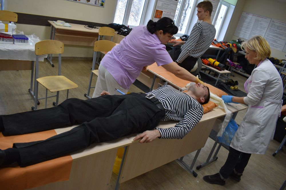 Курсанты ВУЦ при СевГУ приняли участие в сдаче крови Курсанты ВУЦ при СевГУ приняли участие в сдаче крови