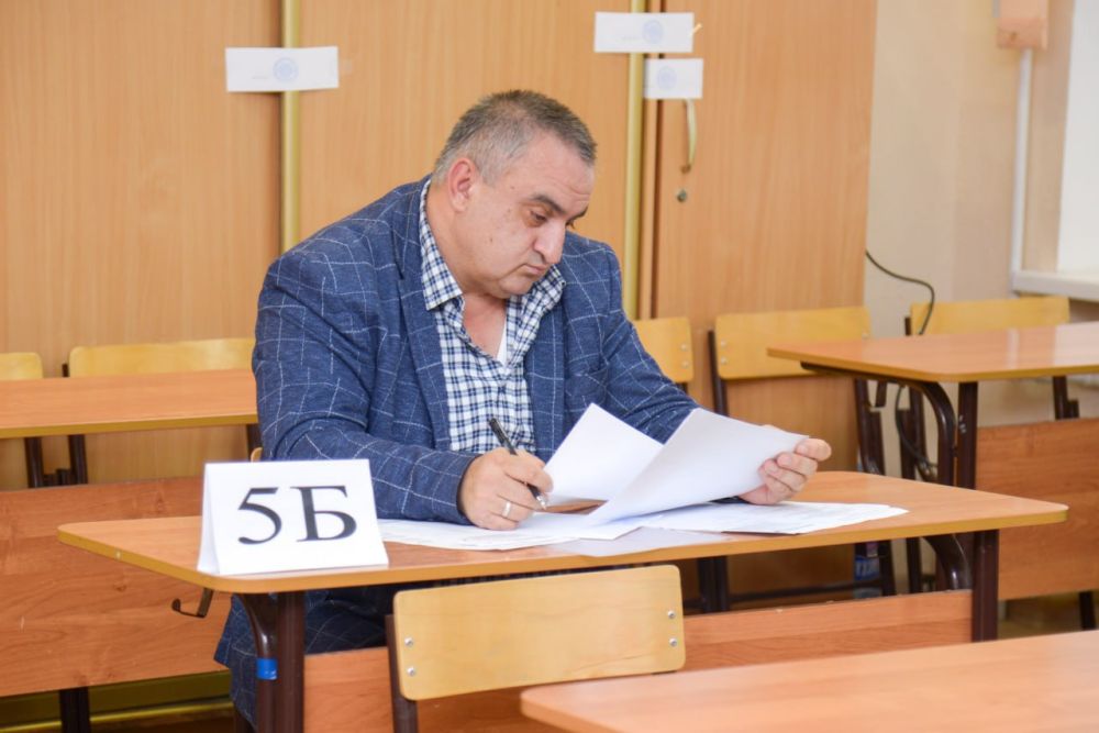 В Евпатории родители сдали ЕГЭ В Евпатории родители сдали ЕГЭ