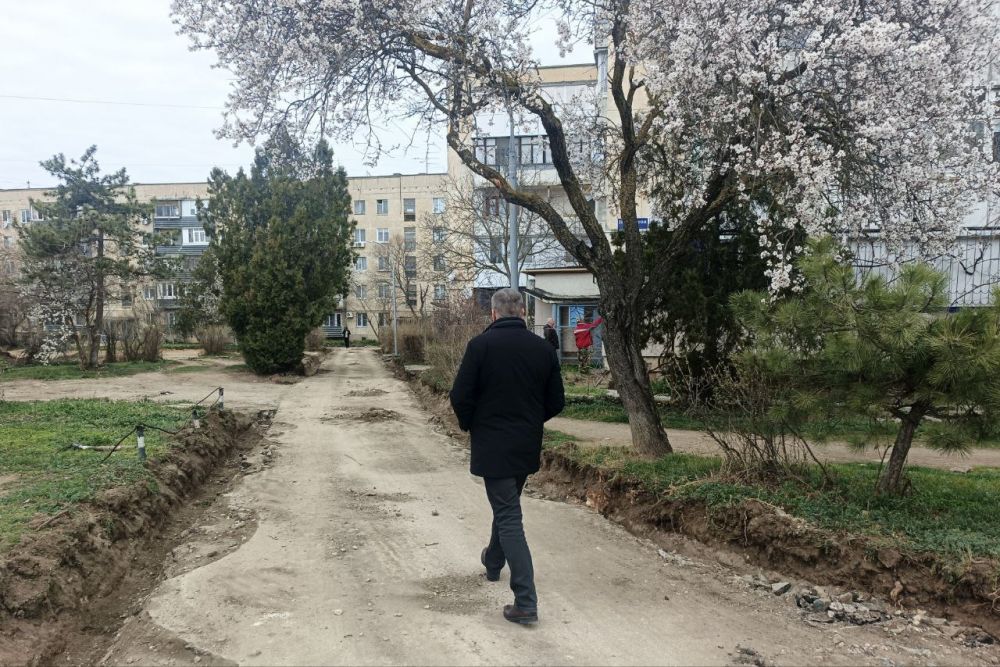 Александр Юрьев: Посетил дворы, в которых началось благоустройство по Федеральной государственной программе «Формирование комфортной городской среды» Александр Юрьев: Посетил дворы, в которых началось благоустройство по Федеральной государственной программе «Формирование комфортной городской среды»