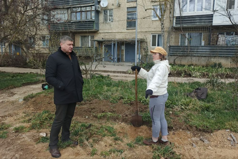 Александр Юрьев: Посетил дворы, в которых началось благоустройство по Федеральной государственной программе «Формирование комфортной городской среды» Александр Юрьев: Посетил дворы, в которых началось благоустройство по Федеральной государственной программе «Формирование комфортной городской среды»