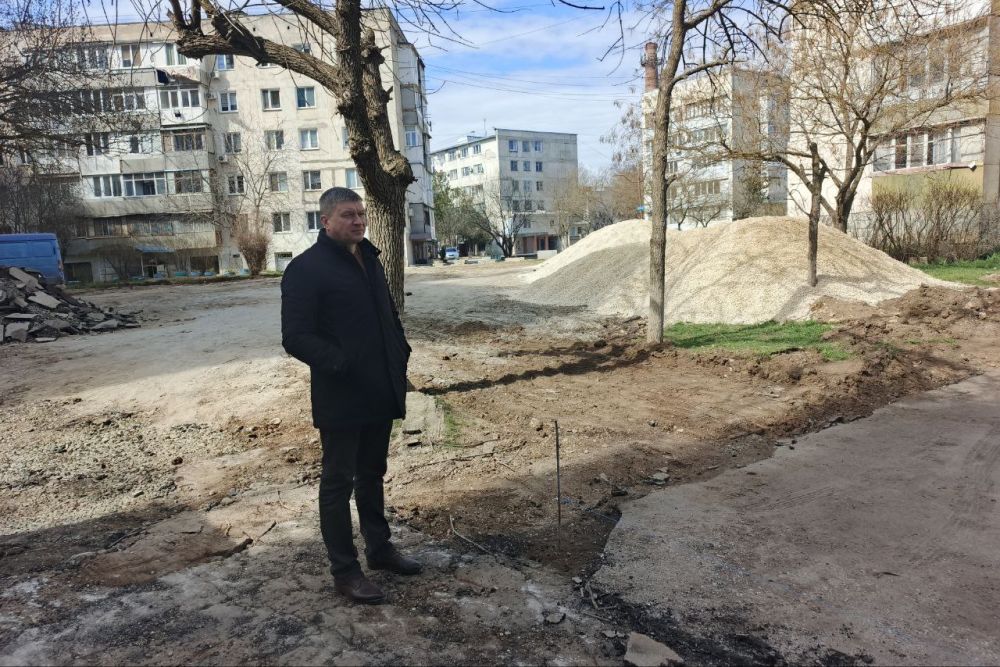 Александр Юрьев: Посетил дворы, в которых началось благоустройство по Федеральной государственной программе «Формирование комфортной городской среды» Александр Юрьев: Посетил дворы, в которых началось благоустройство по Федеральной государственной программе «Формирование комфортной городской среды»