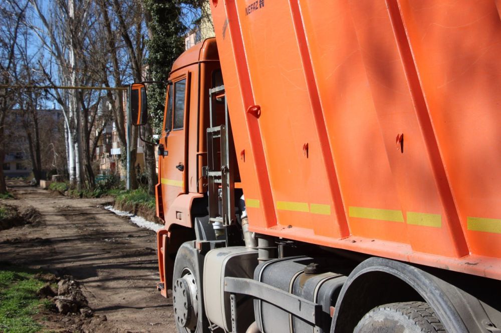 #жкх. Во дворах на ул. Нестерова и ул. Орджоникидзе асфальтируют внутриквартальные проезды. Эти работы проводятся в рамках благоустройства придомовых территорий. На ул. Орджоникидзе, 52 уже уложен первый слой асфальта, на... #жкх. Во дворах на ул. Нестерова и ул. Орджоникидзе асфальтируют внутриквартальные проезды. Эти работы проводятся в рамках благоустройства придомовых территорий. На ул. Орджоникидзе, 52 уже уложен первый слой асфальта, на...