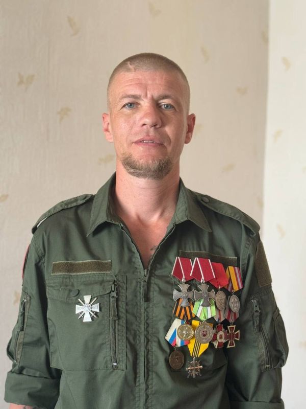 19 марта в МБОУ «Школа-лицей №3 им. А.С. Макаренко» состоялась встреча учащихся с участником СВО Евгением Гайдаком 19 марта в МБОУ «Школа-лицей №3 им. А.С. Макаренко» состоялась встреча учащихся с участником СВО Евгением Гайдаком