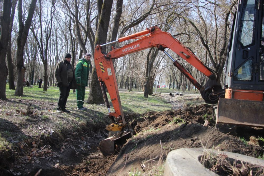 #жкх. В Комсомольском парке началась работа по прокладке трубы для ливневой канализации #жкх. В Комсомольском парке началась работа по прокладке трубы для ливневой канализации