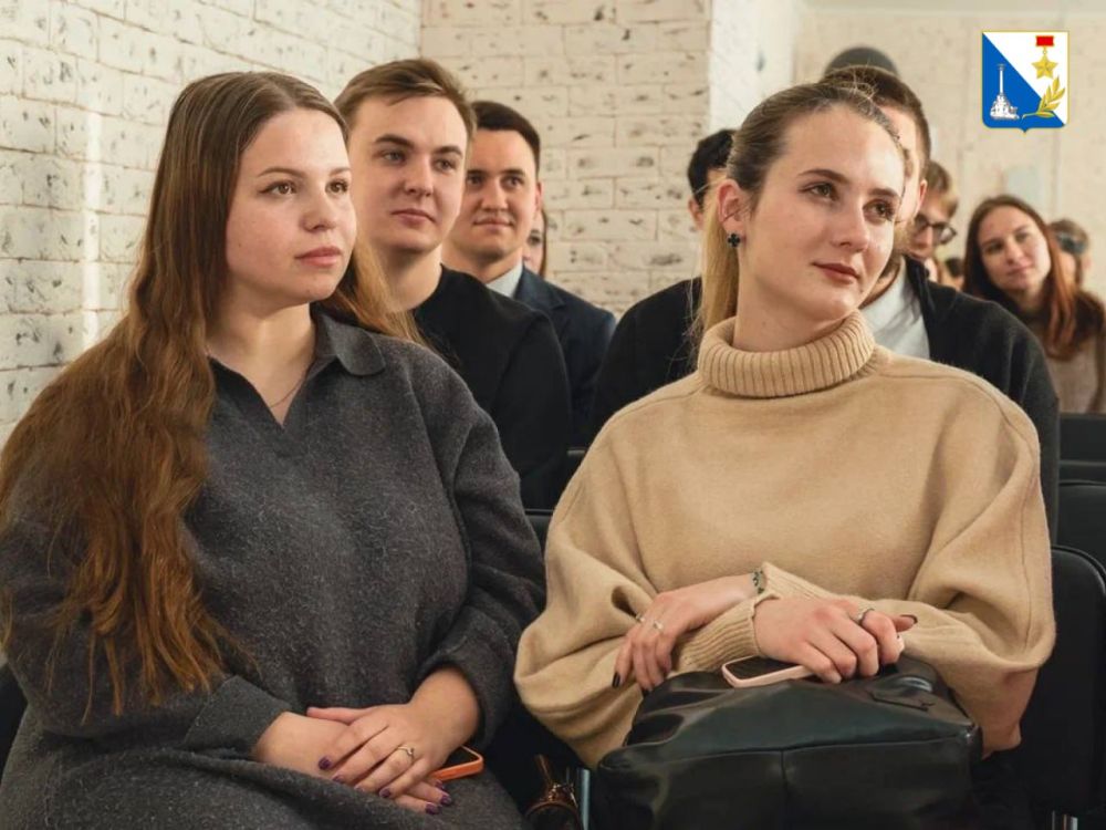 Сегодня прошла встреча с кандидатами в Молодёжное правительство Сегодня прошла встреча с кандидатами в Молодёжное правительство