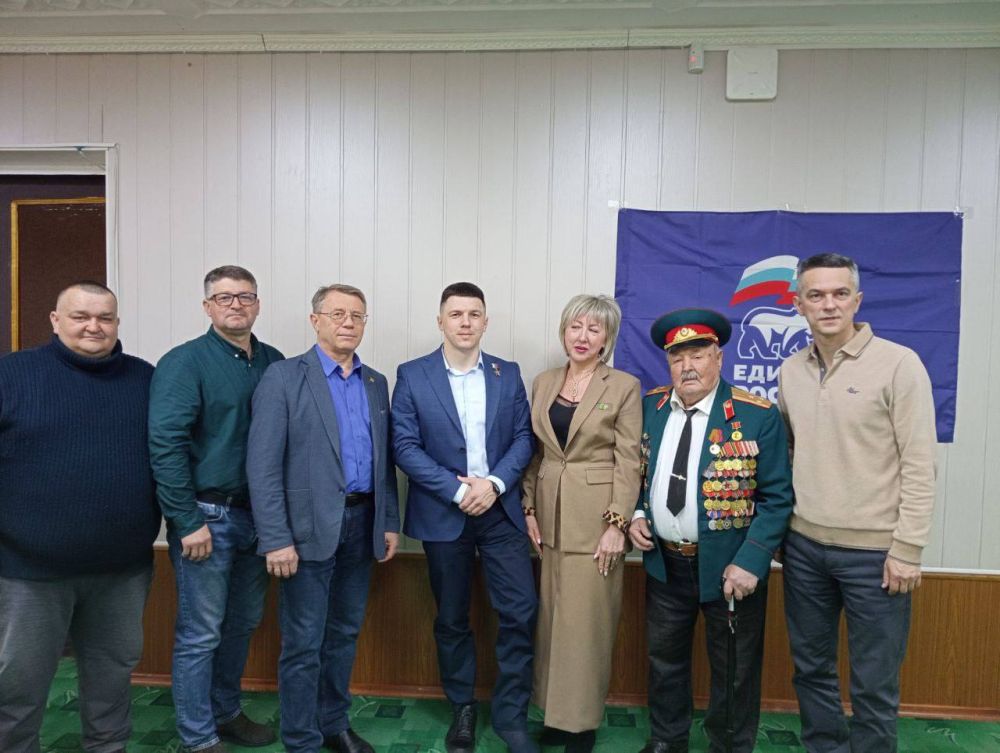 Сергей Петелин: Состоялась встреча совместно с главой муниципального образования Банарь С. и главой Молодежненского сельского поселения Ивановым В. провел встречу с Героем России и участником СВО Манохиным Владимиром... Сергей Петелин: Состоялась встреча совместно с главой муниципального образования Банарь С. и главой Молодежненского сельского поселения Ивановым В. провел встречу с Героем России и участником СВО Манохиным Владимиром...