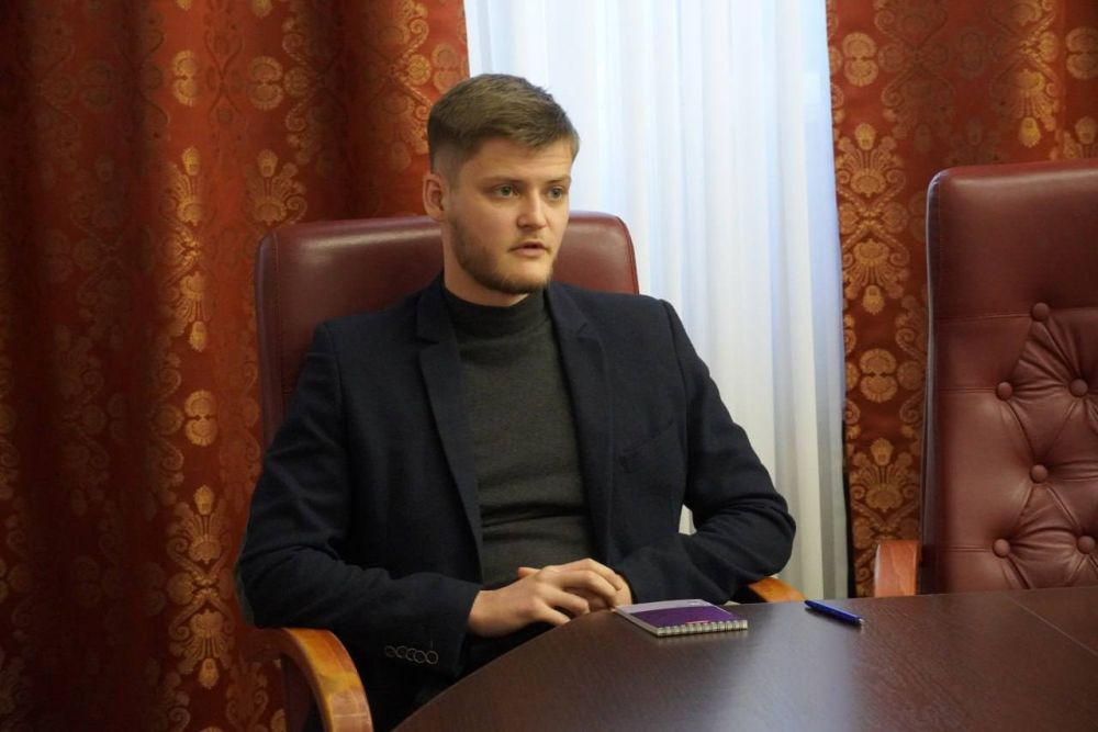 В Керчи с рабочим визитом побывал руководитель Межрегионального управления Федерального агентства по делам национальностей по Северо-Кавказскому федеральному округу, Республике Крым и г. Севастополю Максим ЮРАСОВ и ведущий... В Керчи с рабочим визитом побывал руководитель Межрегионального управления Федерального агентства по делам национальностей по Северо-Кавказскому федеральному округу, Республике Крым и г. Севастополю Максим ЮРАСОВ и ведущий...