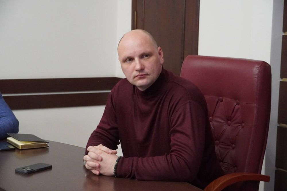 В Керчи с рабочим визитом побывал руководитель Межрегионального управления Федерального агентства по делам национальностей по Северо-Кавказскому федеральному округу, Республике Крым и г. Севастополю Максим ЮРАСОВ и ведущий... В Керчи с рабочим визитом побывал руководитель Межрегионального управления Федерального агентства по делам национальностей по Северо-Кавказскому федеральному округу, Республике Крым и г. Севастополю Максим ЮРАСОВ и ведущий...