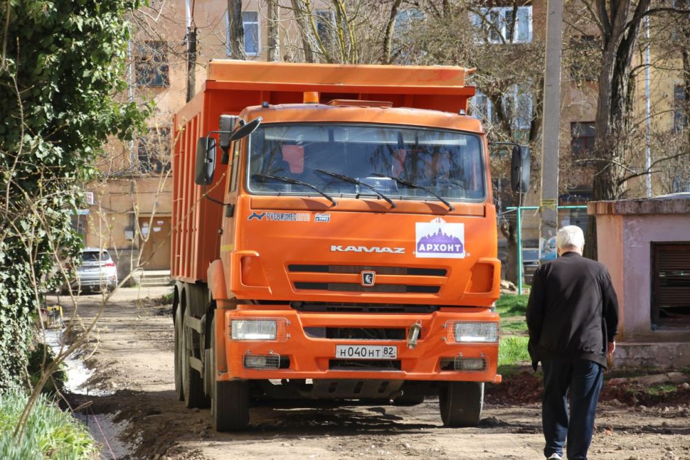 #жкх. Во дворах на ул. Нестерова и ул. Орджоникидзе асфальтируют внутриквартальные проезды. Эти работы проводятся в рамках благоустройства придомовых территорий. На ул. Орджоникидзе, 52 уже уложен первый слой асфальта, на... #жкх. Во дворах на ул. Нестерова и ул. Орджоникидзе асфальтируют внутриквартальные проезды. Эти работы проводятся в рамках благоустройства придомовых территорий. На ул. Орджоникидзе, 52 уже уложен первый слой асфальта, на...