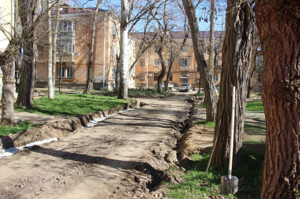 #жкх. Во дворах на ул. Нестерова и ул. Орджоникидзе асфальтируют внутриквартальные проезды. Эти работы проводятся в рамках благоустройства придомовых территорий. На ул. Орджоникидзе, 52 уже уложен первый слой асфальта, на... #жкх. Во дворах на ул. Нестерова и ул. Орджоникидзе асфальтируют внутриквартальные проезды. Эти работы проводятся в рамках благоустройства придомовых территорий. На ул. Орджоникидзе, 52 уже уложен первый слой асфальта, на...
