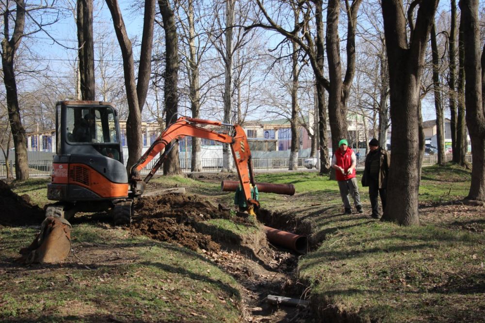 #жкх. В Комсомольском парке началась работа по прокладке трубы для ливневой канализации #жкх. В Комсомольском парке началась работа по прокладке трубы для ливневой канализации