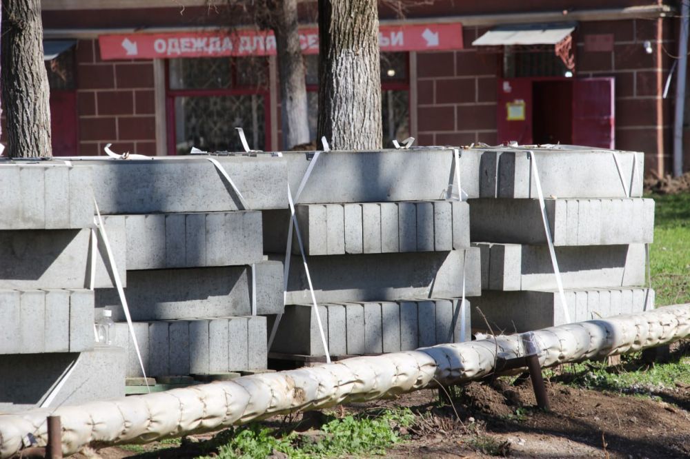 #жкх. Во дворах на ул. Нестерова и ул. Орджоникидзе асфальтируют внутриквартальные проезды. Эти работы проводятся в рамках благоустройства придомовых территорий. На ул. Орджоникидзе, 52 уже уложен первый слой асфальта, на... #жкх. Во дворах на ул. Нестерова и ул. Орджоникидзе асфальтируют внутриквартальные проезды. Эти работы проводятся в рамках благоустройства придомовых территорий. На ул. Орджоникидзе, 52 уже уложен первый слой асфальта, на...