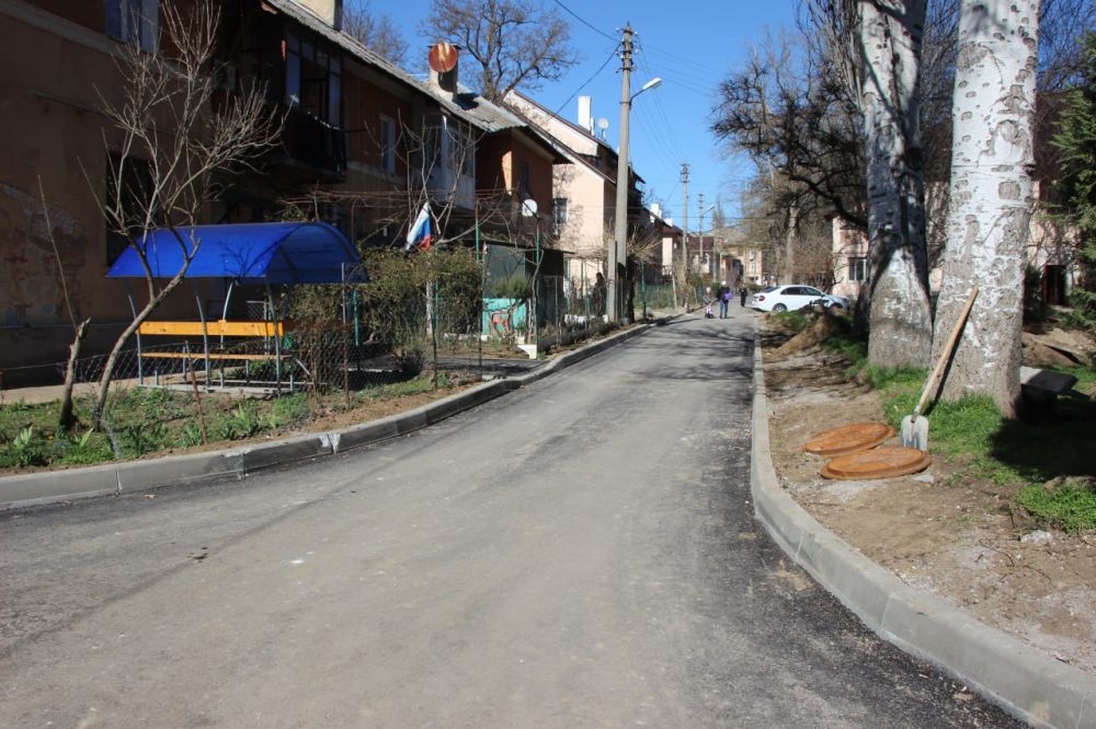 #жкх. Во дворах на ул. Нестерова и ул. Орджоникидзе асфальтируют внутриквартальные проезды. Эти работы проводятся в рамках благоустройства придомовых территорий. На ул. Орджоникидзе, 52 уже уложен первый слой асфальта, на... #жкх. Во дворах на ул. Нестерова и ул. Орджоникидзе асфальтируют внутриквартальные проезды. Эти работы проводятся в рамках благоустройства придомовых территорий. На ул. Орджоникидзе, 52 уже уложен первый слой асфальта, на...