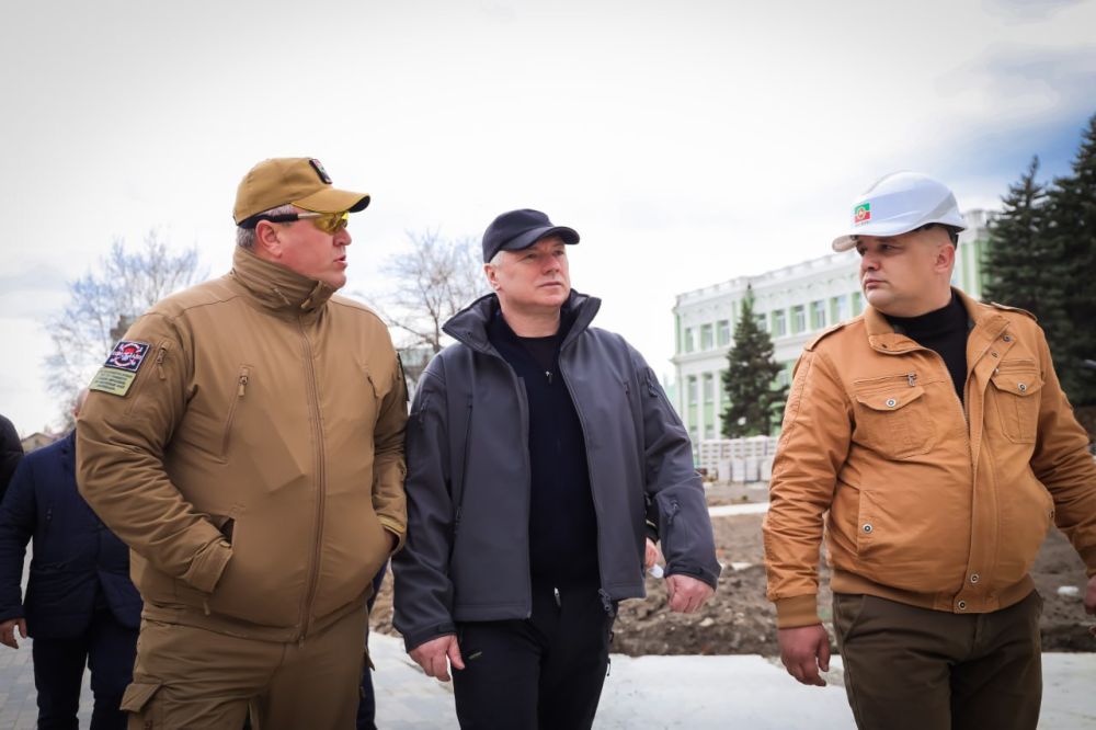 Вице-премьер Марат Хуснуллин совершил рабочие поездки в Запорожскую область и Севастополь Вице-премьер Марат Хуснуллин совершил рабочие поездки в Запорожскую область и Севастополь