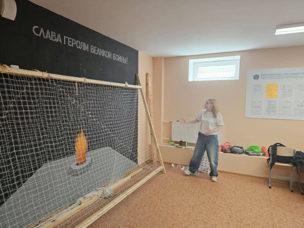 В МБОУ «СОШ № 44 имени Героя Российской Федерации Алимы Абденановой» совместно с общественной организацией «Матери Крыма - Солдатам Отечества», а также с Алиной Власовой, членом «Союза ветеранов г. Екатеринбурга», и... В МБОУ «СОШ № 44 имени Героя Российской Федерации Алимы Абденановой» совместно с общественной организацией «Матери Крыма - Солдатам Отечества», а также с Алиной Власовой, членом «Союза ветеранов г. Екатеринбурга», и...