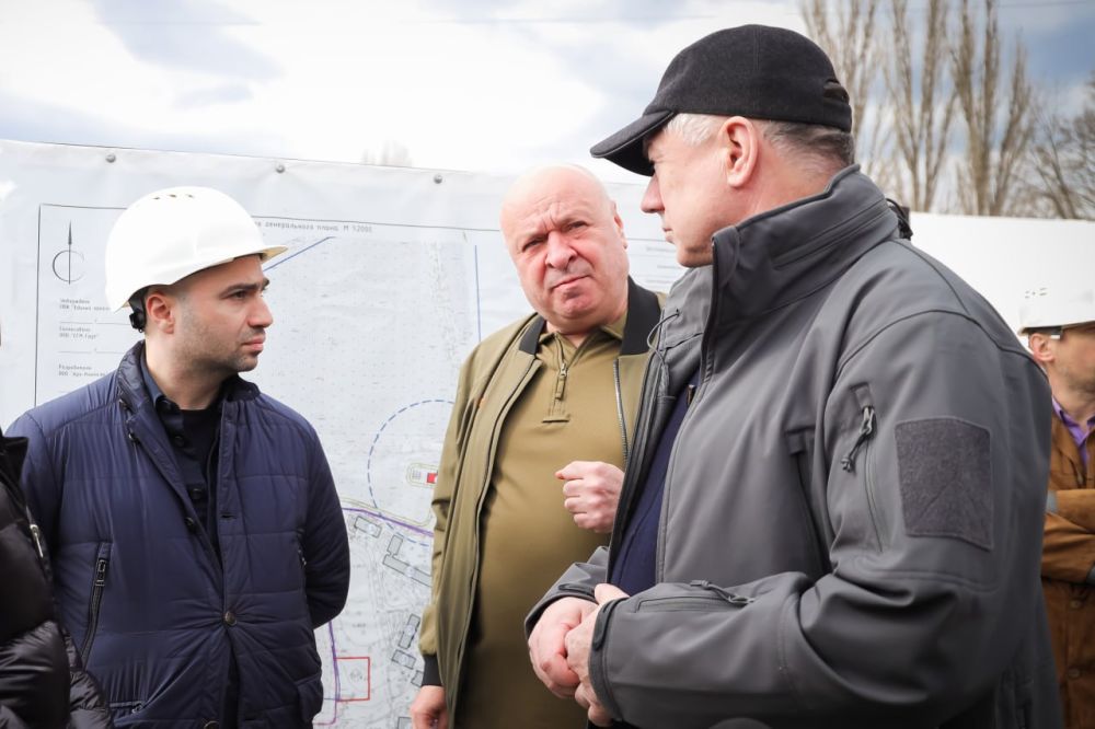 Вице-премьер Марат Хуснуллин совершил рабочие поездки в Запорожскую область и Севастополь Вице-премьер Марат Хуснуллин совершил рабочие поездки в Запорожскую область и Севастополь