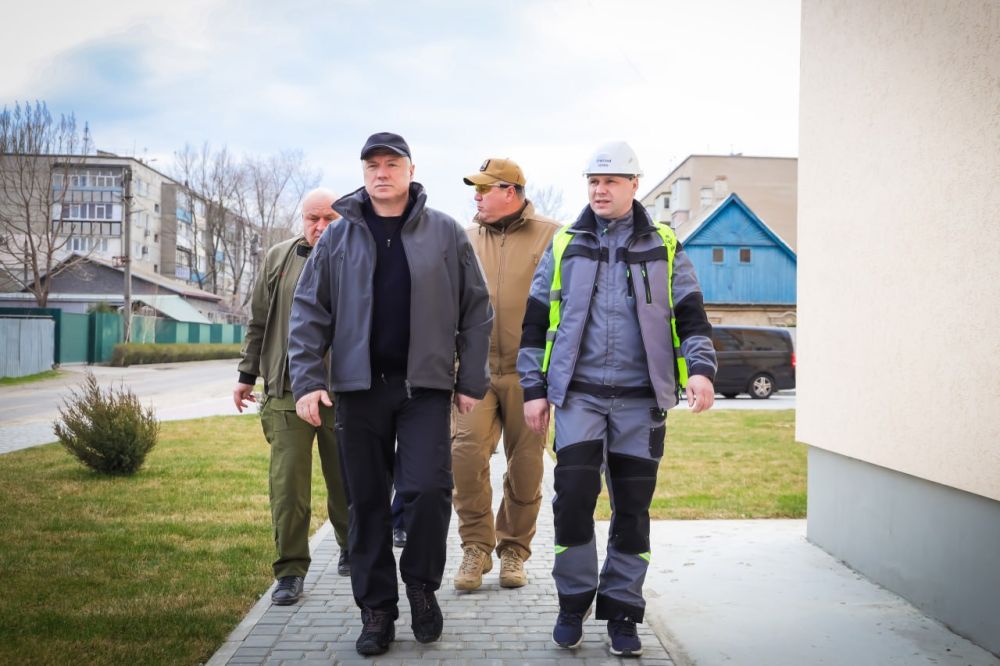 Вице-премьер Марат Хуснуллин совершил рабочие поездки в Запорожскую область и Севастополь Вице-премьер Марат Хуснуллин совершил рабочие поездки в Запорожскую область и Севастополь