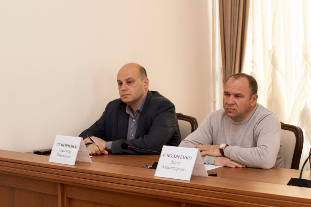 В Симферополе состоялось оперативно-хозяйственное совещание, в ходе которого руководители структурных подразделений отчитались о проделанной работе В Симферополе состоялось оперативно-хозяйственное совещание, в ходе которого руководители структурных подразделений отчитались о проделанной работе