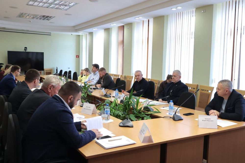 В 2025 году в Крыму планируется высадка лесных культур на площади 168,02 га. В рамках компенсационных мероприятий запланирована посадка на более чем 300 га сосны крымской, дуба, ясеня, гледичии, лоха, клёна, миндаля и других В 2025 году в Крыму планируется высадка лесных культур на площади 168,02 га. В рамках компенсационных мероприятий запланирована посадка на более чем 300 га сосны крымской, дуба, ясеня, гледичии, лоха, клёна, миндаля и других