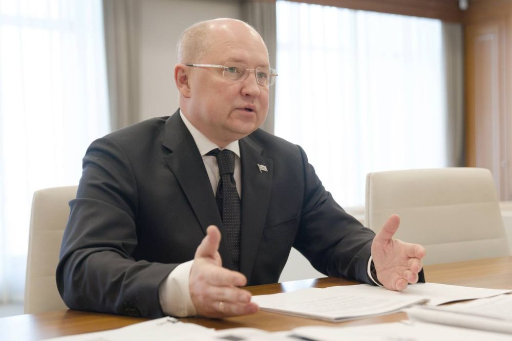 Глава Минстроя России Ирек Файзуллин провел рабочую встречу с Губернатором Севастополя Михаилом Развожаевым Глава Минстроя России Ирек Файзуллин провел рабочую встречу с Губернатором Севастополя Михаилом Развожаевым