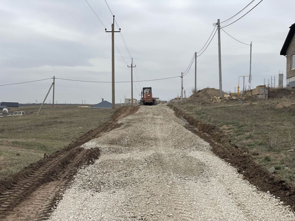 В рамках содержания автомобильных дорог местного значения продолжаются мероприятия по профилированию с подсыпкой щебеночно-песчаной смесью В рамках содержания автомобильных дорог местного значения продолжаются мероприятия по профилированию с подсыпкой щебеночно-песчаной смесью