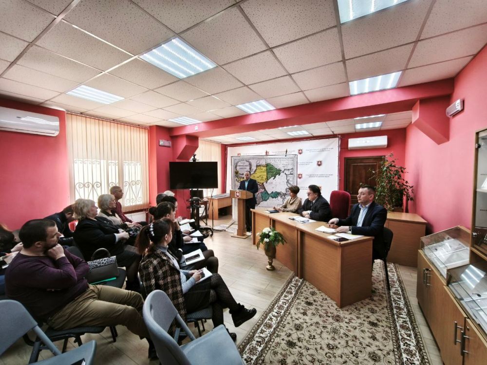 В Государственном комитете по делам архивов Республики Крым, под руководством председателя Олега Лобова, для сотрудников и руководящего состава подведомственных учреждений было проведено совещание по вопросам заполнения... В Государственном комитете по делам архивов Республики Крым, под руководством председателя Олега Лобова, для сотрудников и руководящего состава подведомственных учреждений было проведено совещание по вопросам заполнения...