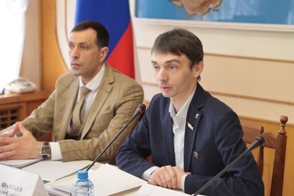 . Проекты республиканских законов, касающихся органов местного самоуправления, праздничных дат, а также изменения в закон об административных правонарушениях обсудили на заседании Комитета по государственному строительству... . Проекты республиканских законов, касающихся органов местного самоуправления, праздничных дат, а также изменения в закон об административных правонарушениях обсудили на заседании Комитета по государственному строительству...