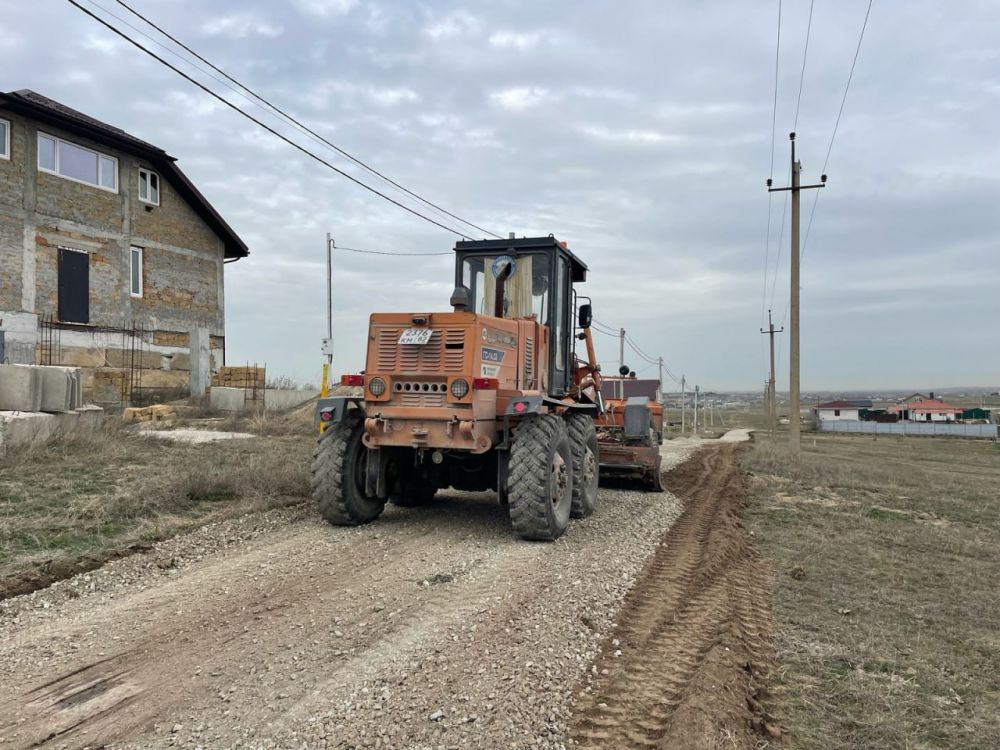 В рамках содержания автомобильных дорог местного значения продолжаются мероприятия по профилированию с подсыпкой щебеночно-песчаной смесью В рамках содержания автомобильных дорог местного значения продолжаются мероприятия по профилированию с подсыпкой щебеночно-песчаной смесью