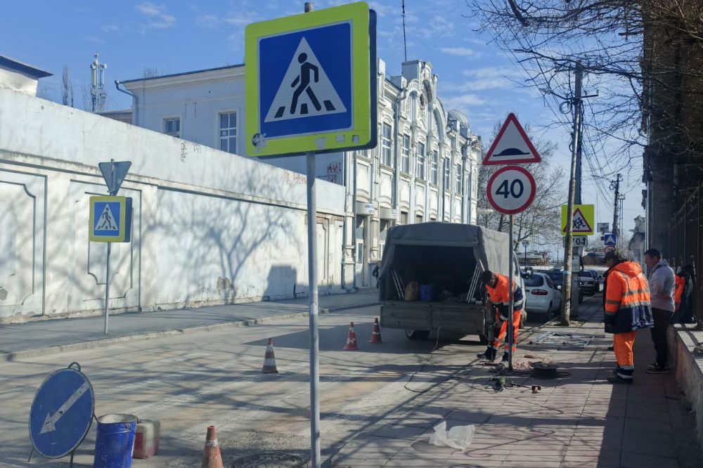 Александр Юрьев: Устанавливаем пешеходные перильные ограждения, разграничивающие тротуар и проезжую часть на улице им. Братьев Буслаевых и ул. Приморской вблизи гимназии им. Сельвинского Александр Юрьев: Устанавливаем пешеходные перильные ограждения, разграничивающие тротуар и проезжую часть на улице им. Братьев Буслаевых и ул. Приморской вблизи гимназии им. Сельвинского