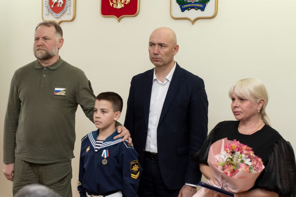 В администрации крымской столицы состоялась торжественная церемония вручения медалей общественного признания «Отец солдата» В администрации крымской столицы состоялась торжественная церемония вручения медалей общественного признания «Отец солдата»
