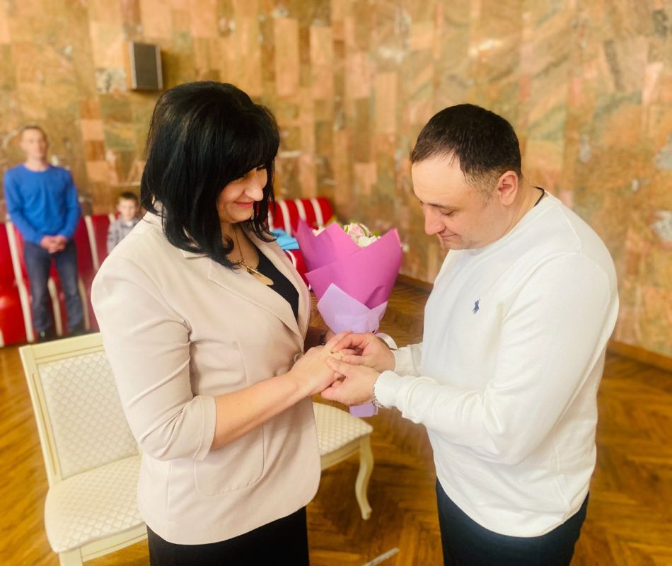 Евпаторийский городской отдел ЗАГС чествовал юбиляров семейной жизни - «фарфоровой свадьбы» Евпаторийский городской отдел ЗАГС чествовал юбиляров семейной жизни - «фарфоровой свадьбы»