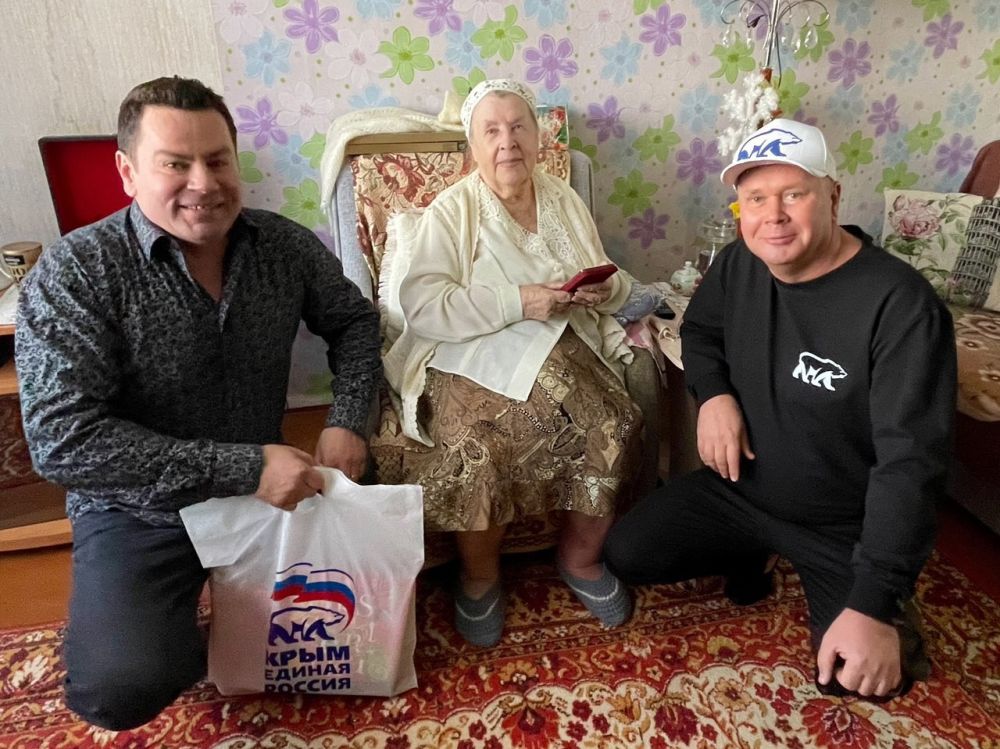 Депутаты Евпаторийского городского совета вручают медали «80 лет Победы в Великой Отечественной войне» ветеранам и труженикам тыла Депутаты Евпаторийского городского совета вручают медали «80 лет Победы в Великой Отечественной войне» ветеранам и труженикам тыла