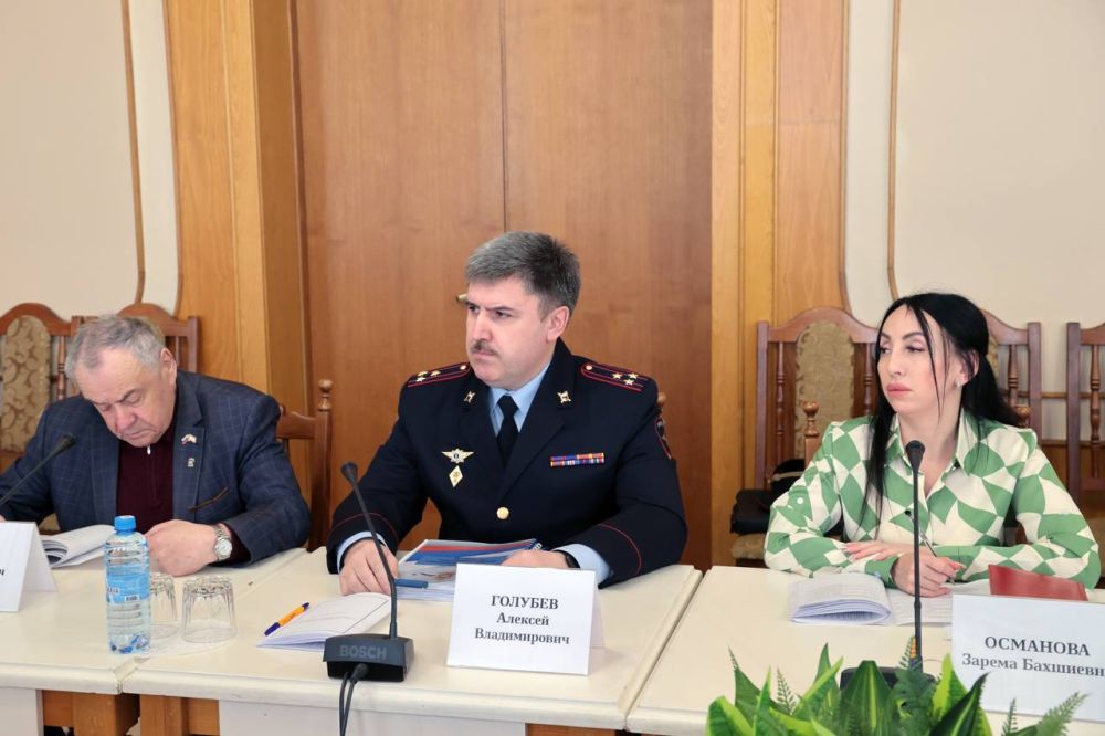 . Проекты республиканских законов, касающихся органов местного самоуправления, праздничных дат, а также изменения в закон об административных правонарушениях обсудили на заседании Комитета по государственному строительству... . Проекты республиканских законов, касающихся органов местного самоуправления, праздничных дат, а также изменения в закон об административных правонарушениях обсудили на заседании Комитета по государственному строительству...