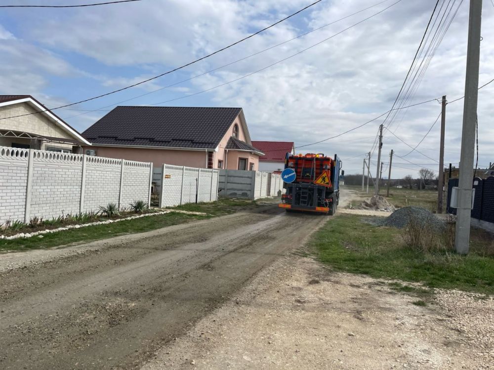 В рамках содержания автомобильных дорог местного значения продолжаются мероприятия по профилированию с подсыпкой щебеночно-песчаной смесью В рамках содержания автомобильных дорог местного значения продолжаются мероприятия по профилированию с подсыпкой щебеночно-песчаной смесью