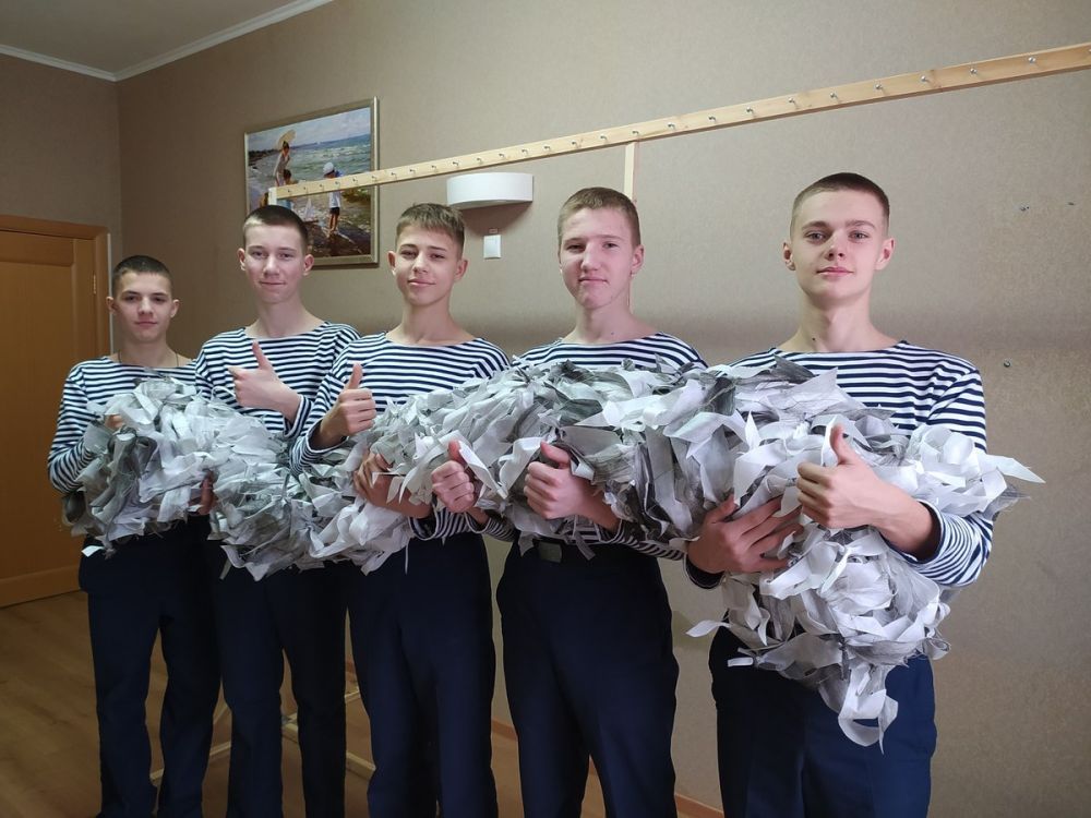 Нахимовцы Севастополя оказывают помощь фронту Нахимовцы Севастополя оказывают помощь фронту