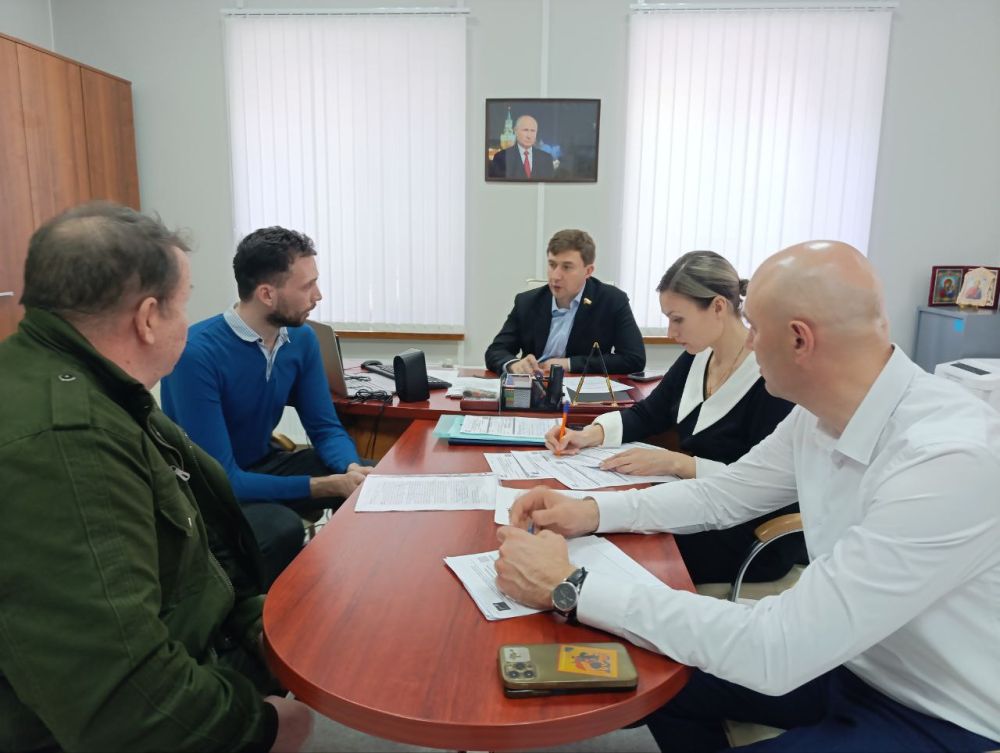 Сенатор от Республики Крым Сергей Карякин провёл приём граждан, который был посвящён вопросам поддержки участников специальной военной операции и их семей Сенатор от Республики Крым Сергей Карякин провёл приём граждан, который был посвящён вопросам поддержки участников специальной военной операции и их семей