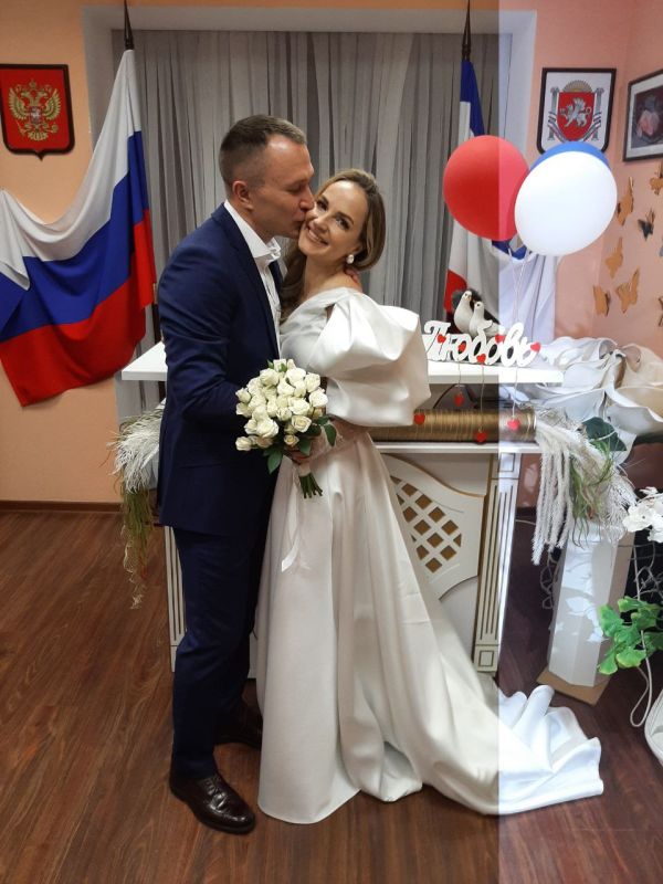 Дорогие друзья, самое время для нашей полюбившейся многим рубрики «Лучшие молодожены» Дорогие друзья, самое время для нашей полюбившейся многим рубрики «Лучшие молодожены»