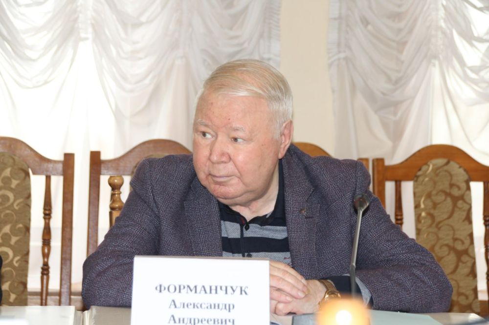 Александр Форманчук принял участие в заседании конкурсной комиссии по созданию нового гимна Республики Крым Александр Форманчук принял участие в заседании конкурсной комиссии по созданию нового гимна Республики Крым