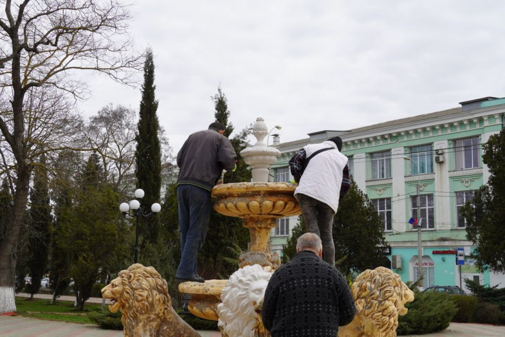 #городские_новости. Фонтан у городской администрации готовят к новому сезону С установлением тепла специалисты приступили к профилактическим мероприятиям, направленным на восстановление его функциональности и эстетику #городские_новости. Фонтан у городской администрации готовят к новому сезону С установлением тепла специалисты приступили к профилактическим мероприятиям, направленным на восстановление его функциональности и эстетику