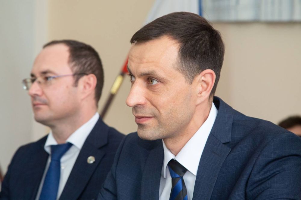 Избранные впервые главы городских и сельских поселений Крыма прошли курсы повышения квалификации в Крымском филиале РГУП им. В.М. Лебедева Избранные впервые главы городских и сельских поселений Крыма прошли курсы повышения квалификации в Крымском филиале РГУП им. В.М. Лебедева