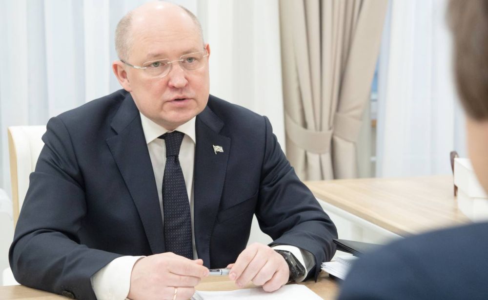 Сергей Кравцов и Михаил Развожаев обсудили развитие системы СПО и организацию детского отдыха в Севастополе Сергей Кравцов и Михаил Развожаев обсудили развитие системы СПО и организацию детского отдыха в Севастополе
